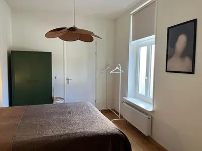 a bedroom with a bed and a window at Stadscentrum, rustige toplocatie! in Amersfoort