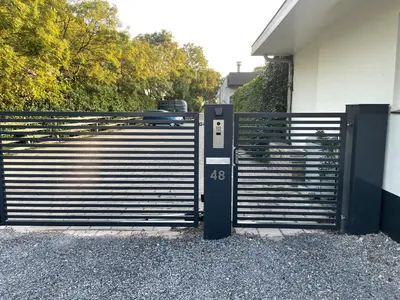 a gate with a parking meter in front of a house at Guesthouse ML in Hillegom