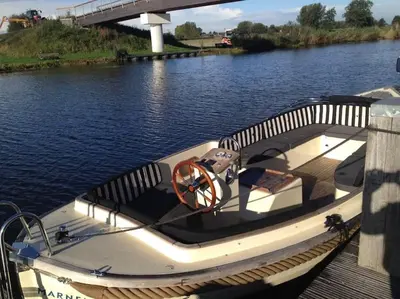 a boat is docked on the water near a bridge at Dobberhuisje in IJsselstein
