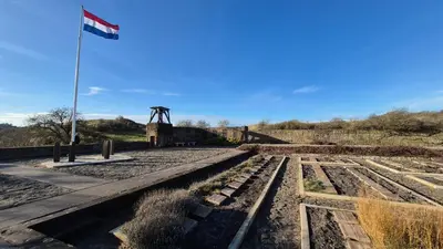 a flag on top of a bridge with train tracks at Vakantiehuis de Creutz in Beverwijk