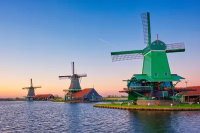 a group of windmills in the water at Vakantiehuis de Creutz in Beverwijk