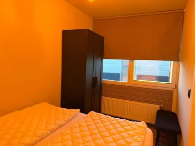 a bedroom with a bed and a window at Residenz Polderblick Burgerbrug in Burgerbrug