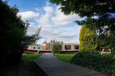 a walkway leading to a house in a garden at Houseboat Vinkeveen in Vinkeveen