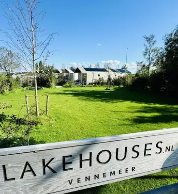 a sign for a yard with a house at Lakehouses luxe family holiday house 6 pers in Oud-Ade