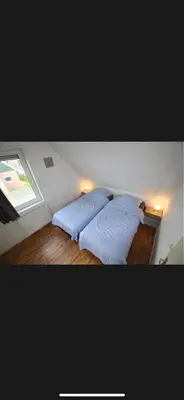 a bedroom with two beds and a window at Vakantiehuis Medemblik polder in Opperdoes