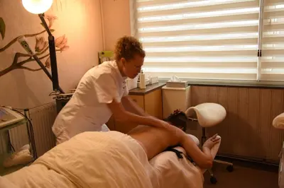 a woman in a hospital room getting her hair cut at Studio Amnesia in Heerhugowaard