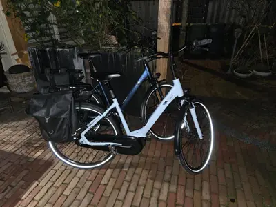 two bikes are parked next to a fence at Studio Amnesia in Heerhugowaard