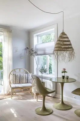 a living room with a table and a chair at Palm Tree in Bergen