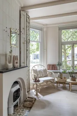 a living room with a fireplace and a chair at Magnolia Tree in Bergen