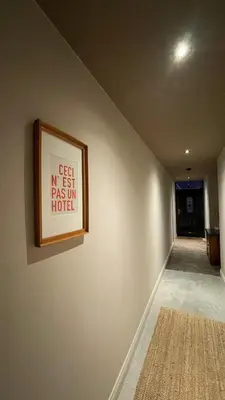 a hallway with a painting on the wall at Het Kerspel in Hoogkarspel