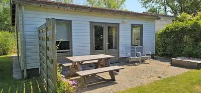 a picnic table in front of a tiny house at Rekerlanden 153 in Schoorldam