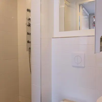 a bathroom with a toilet and a mirror at Fay in Egmond aan Zee