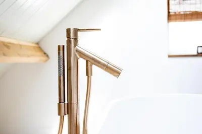 a metal towel rack with two pens on it at By Tons Huisje inclusief twee fietsen in Zegveld
