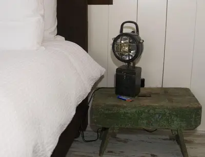 a lamp on a table next to a bed at Boerderij Honswijck in Weesp