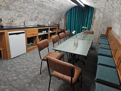 a room with a table and chairs and a counter at Overnachten aan de Werf in Utrecht