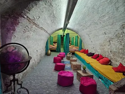 a room with long beds with colorful pillows at Overnachten aan de Werf in Utrecht