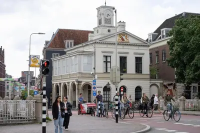 a group of people crossing a street in front of a building at Familielogement De Oude Beltoren in Utrecht