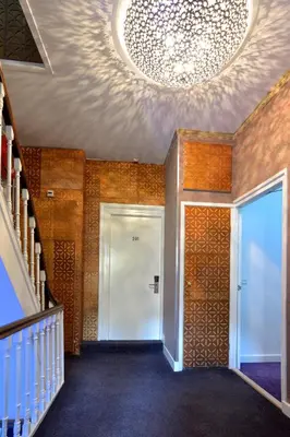 a hallway with a ceiling with a chandelier at Hotel La Belle Vue in Amsterdam