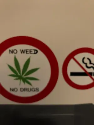 a sign that says no weed and no drugs at Lounge Park Apartment in Amsterdam