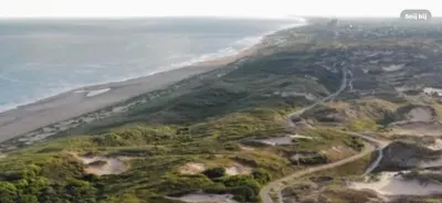 an aerial view of a beach and the ocean at Zon & blij in Katwijk aan Zee