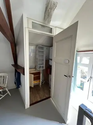 a room with a door leading into a closet at Het Koetshuis in Gouda