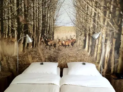 two beds with deer in the forest mural at Hajé Restaurant de Aalscholver in Lelystad