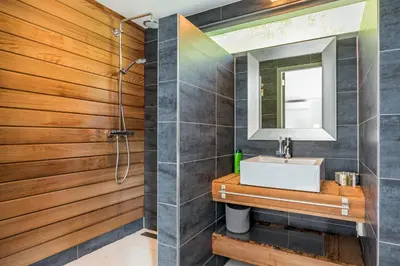 a bathroom with a sink and a mirror at Villa Red Cedar in Bergen