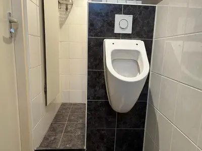 a bathroom with a urinal in a stall at Warmhuisje in Warmenhuizen