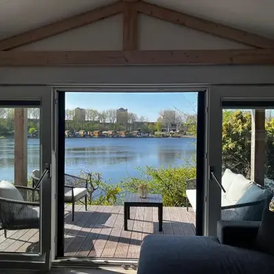 Luxe nieuwbouw chalet aan het water
