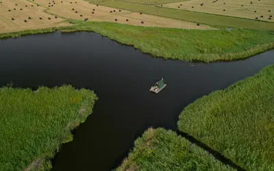 an aerial view of a boat in a lake at Campingraft Katwoude in Katwoude