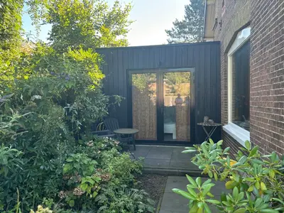 Gallery image of Poortwachterswoning tegen duingebied aan in dorp in Driehuis