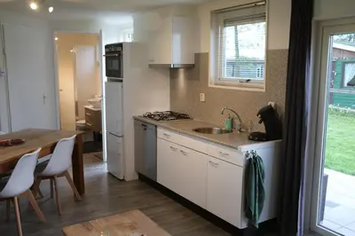 a kitchen with a sink and a counter top at Landelijk gelegen chalet aan de Vecht vlakbij Amsterdam in Nigtevecht