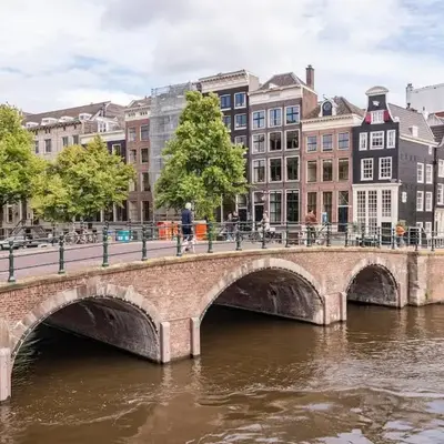 Beautiful & Well-located Canal Apartment