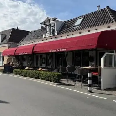 De Toerist Thuis Bij De Sluis