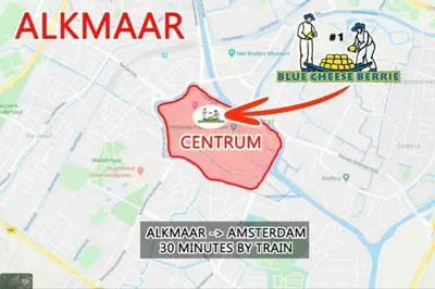 a map of a city with two people and a red arrow at Green City Apartement in Alkmaar