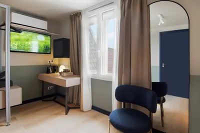 a room with a mirror and a sink and a window at Hotel Zeedijk City Centre in Amsterdam