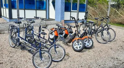 a group of bikes parked in front of a building at The Highlander- Stylish Hideaway near Beach & Forest Schoorl and Bergen- Dogs Welcome in Warmenhuizen