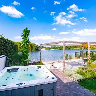Watervilla van Francke by Droomvilla
