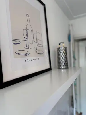 a picture of a bottle and glasses on a shelf at Noordwijk-sur-mer in Noordwijk aan Zee