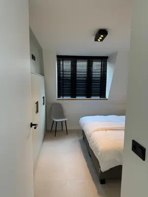 a bedroom with a bed and a window at Casa del Cisne 4 in Zandvoort
