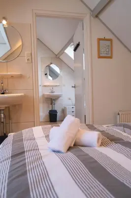 a room with two beds with a sink and a sink at Duinrust in Egmond aan Zee