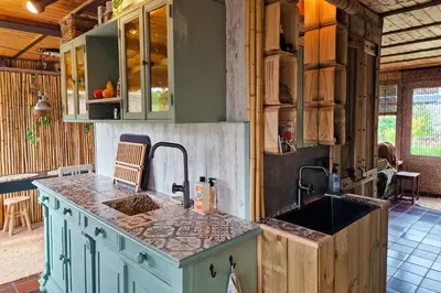 a kitchen with a sink and a counter top at Vakantiehuisje Casa Calida in Warmenhuizen