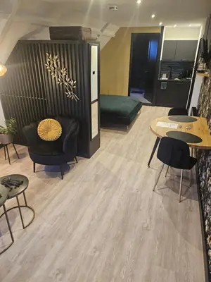 a room with chairs and tables and a couch at B&B La Clé Lopik in Lopik