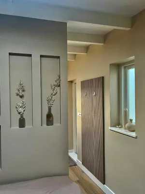 a room with three vases on a wall with mirrors at Studio Oranje Nassau aan Zee in Zandvoort