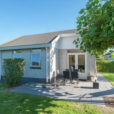 Bungalow in South Holland near the Beach