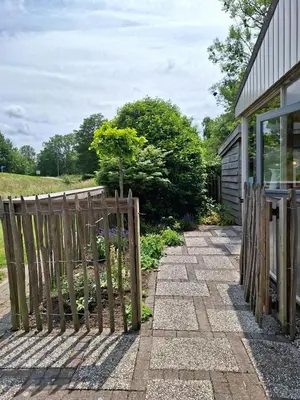 a wooden fence in front of a house at Rekerlanden 86 in Warmenhuizen