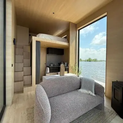 Modern Stay Tiny Houseboat to visit Amsterdam