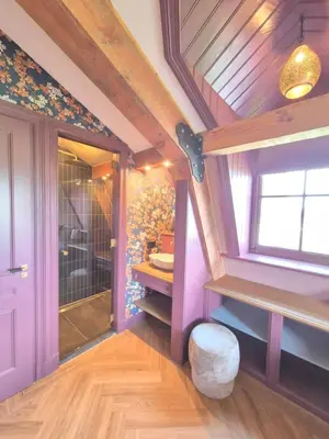 a bathroom with purple walls and a window at Bed and Breakfast Zomerzicht in Oudendijk