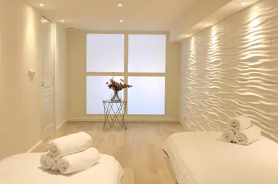 two beds in a room with a window at Rust B&B in Amsterdam