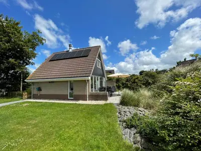 a house with solar panels on the roof at Zon op de Wielen by Droomvilla in Sint Maarten